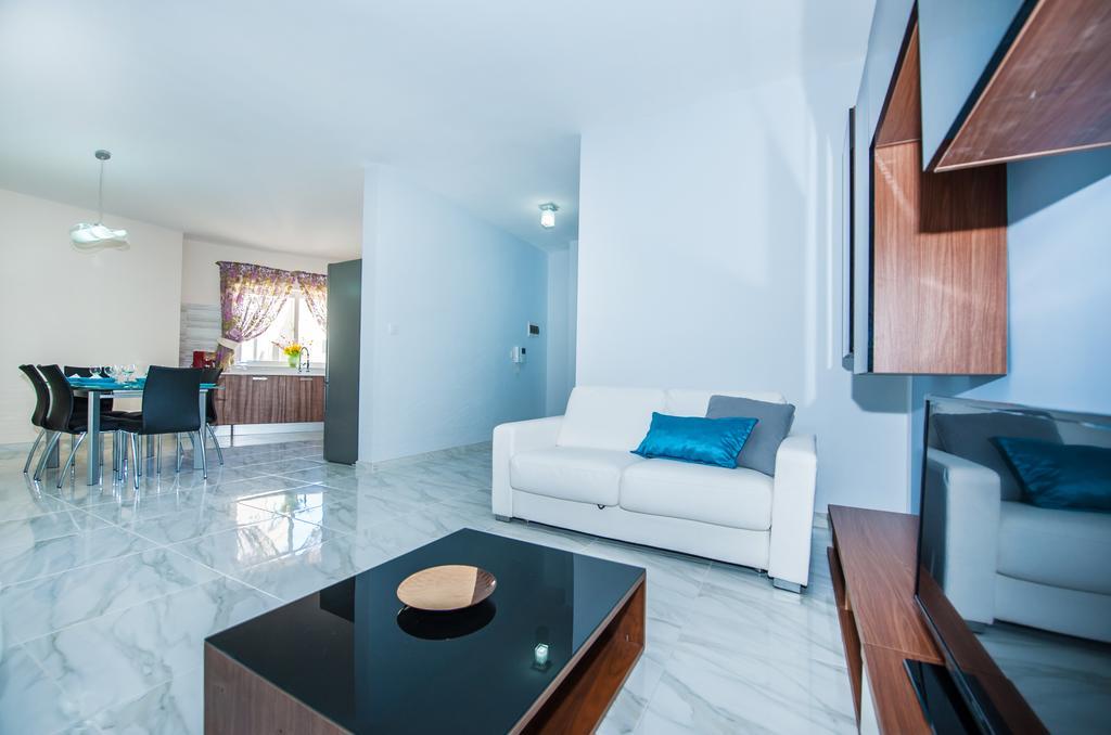 The Waves Holiday Apartment Marsaxlokk Bagian luar foto