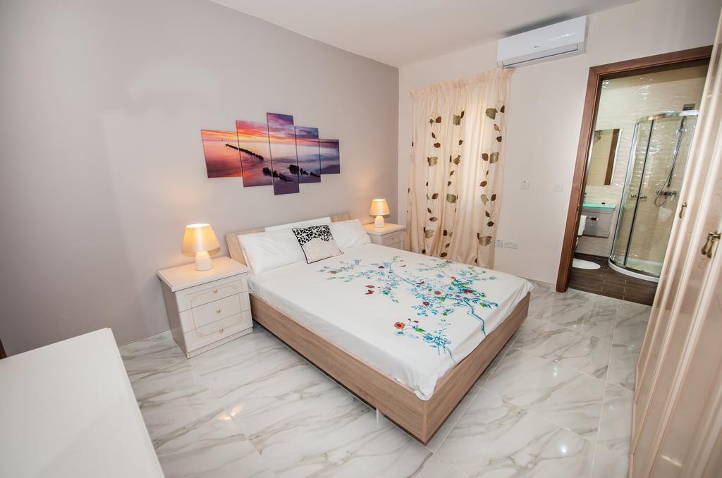 The Waves Holiday Apartment Marsaxlokk Bagian luar foto